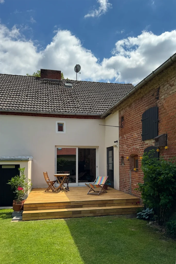 Gartenansicht mit Terrasse